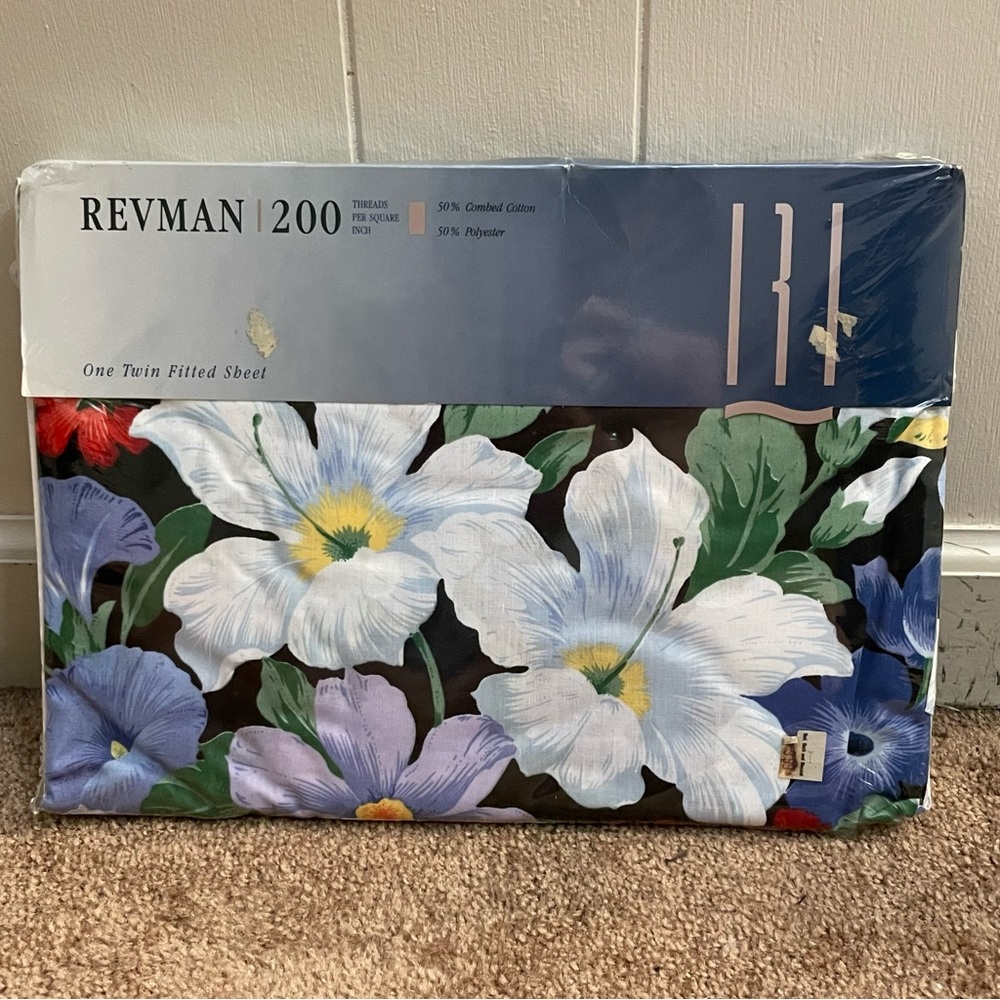 NWT Revman 200 Thread Count Twin Fitted Sheet.